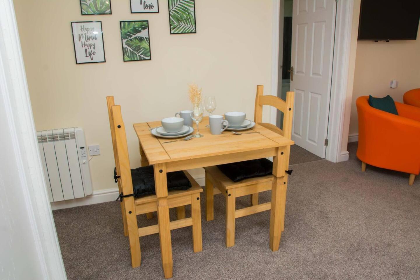 Orange Lilly In Stroud With Free Parking Apartment Exterior photo