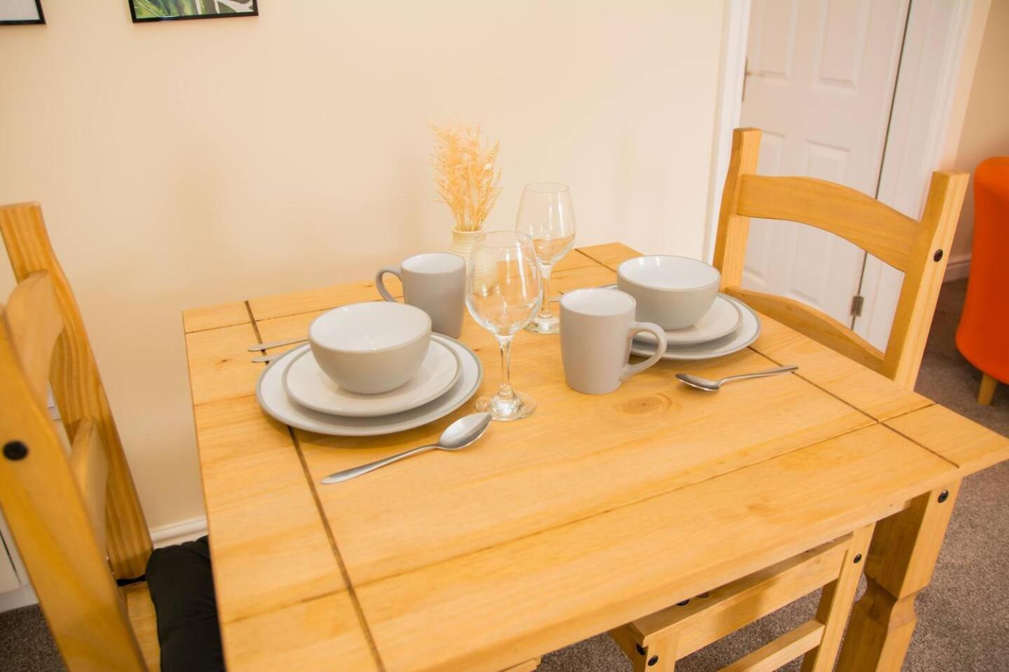 Orange Lilly In Stroud With Free Parking Apartment Exterior photo