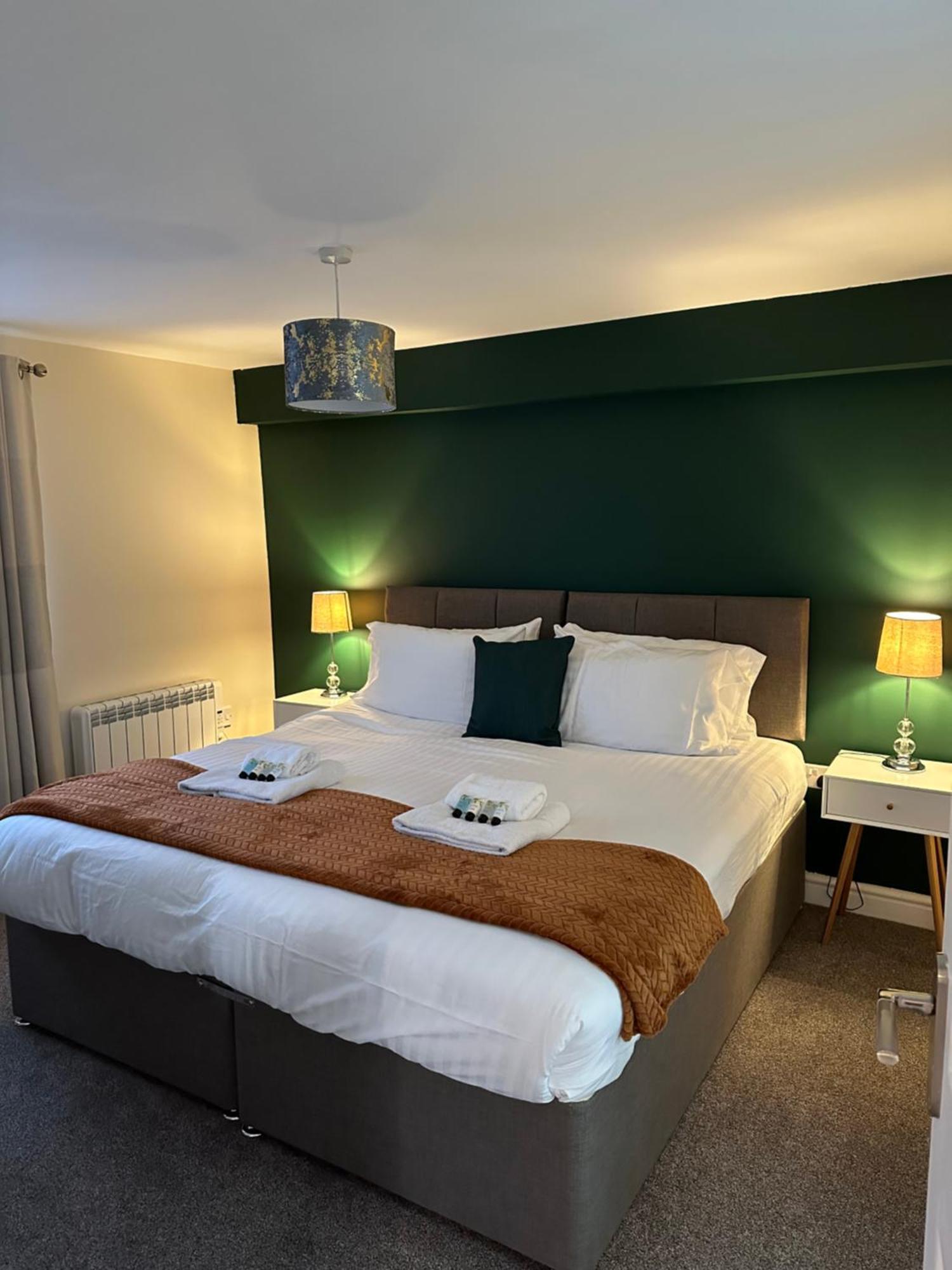 Orange Lilly In Stroud With Free Parking Apartment Exterior photo